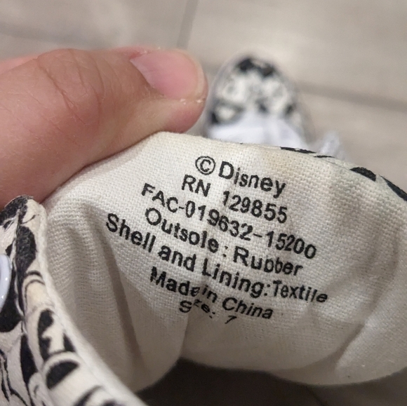 Disney Mickey Mouse Sneakers Black  & White Canvas Size 7 Womens Low Top Lace-Up - Picture 9 of 9